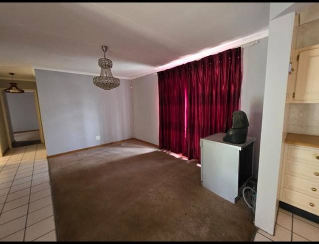 3 BEDROOM TOWNHOUSE FOR SALE IN HECTORTON